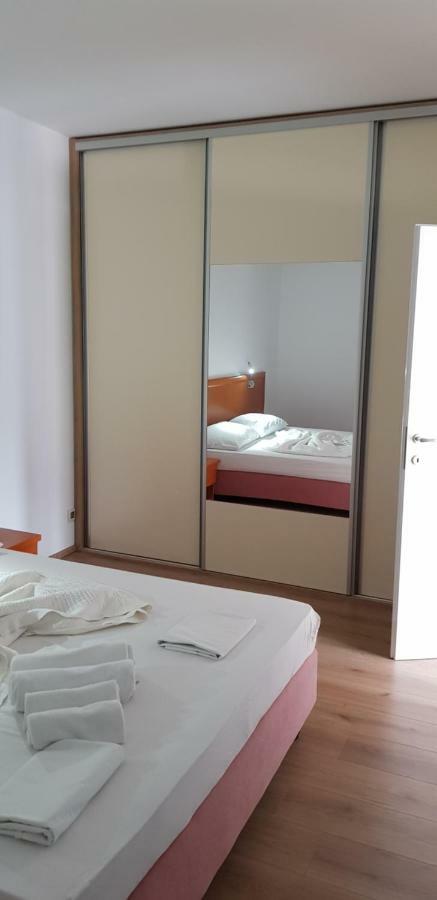Premium Apartments Joy Primosten Exterior photo